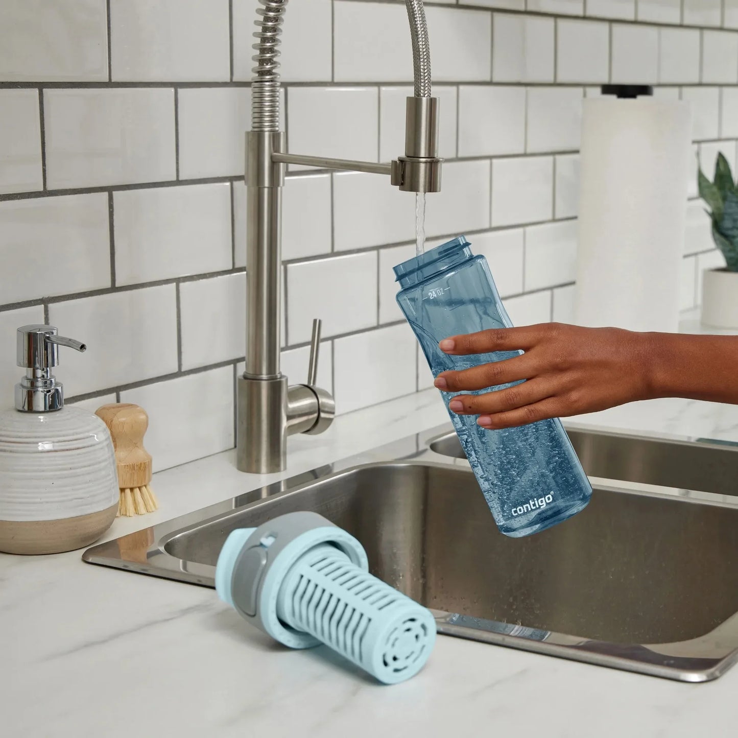 Filtered Water Bottle With Integrated Handle And Cap